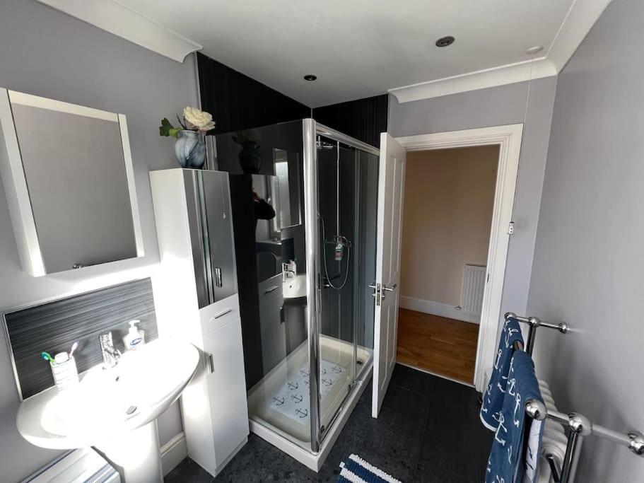 Fantastic 3 Bedroom Holiday Home Millport Exteriér fotografie