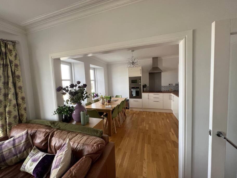 Fantastic 3 Bedroom Holiday Home Millport Exteriér fotografie